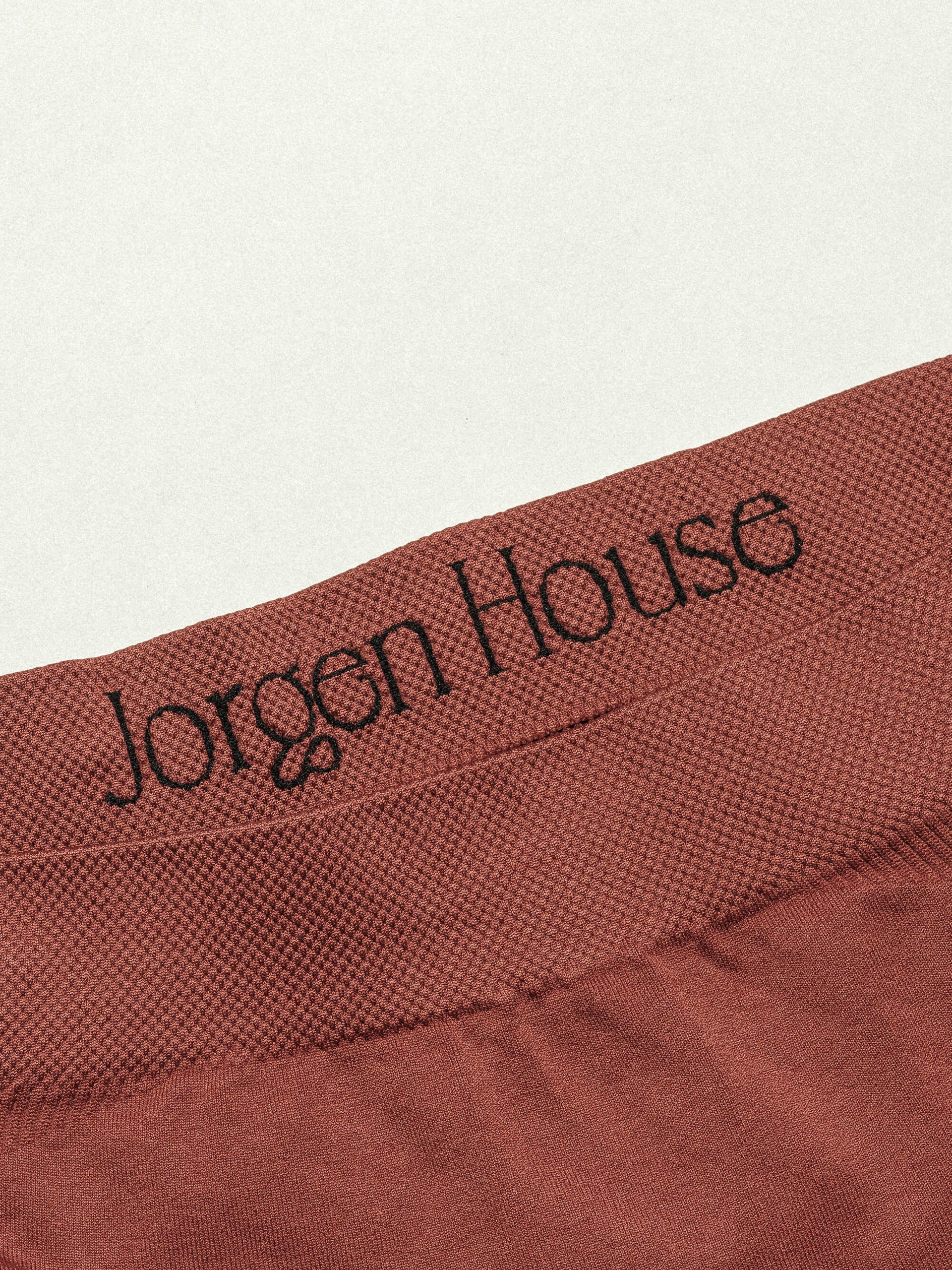 Jorgen House close up image of the waistband of the brick red maternity sports leggings